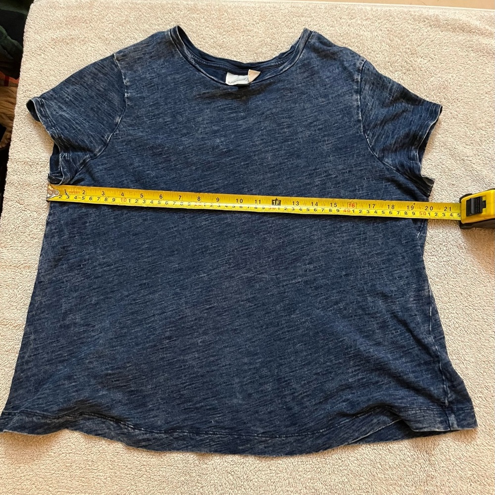 Denim blue top Universal Thread L back vent